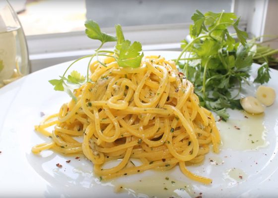 Spaghetti aglio olio e Peperoncino simple Recipe